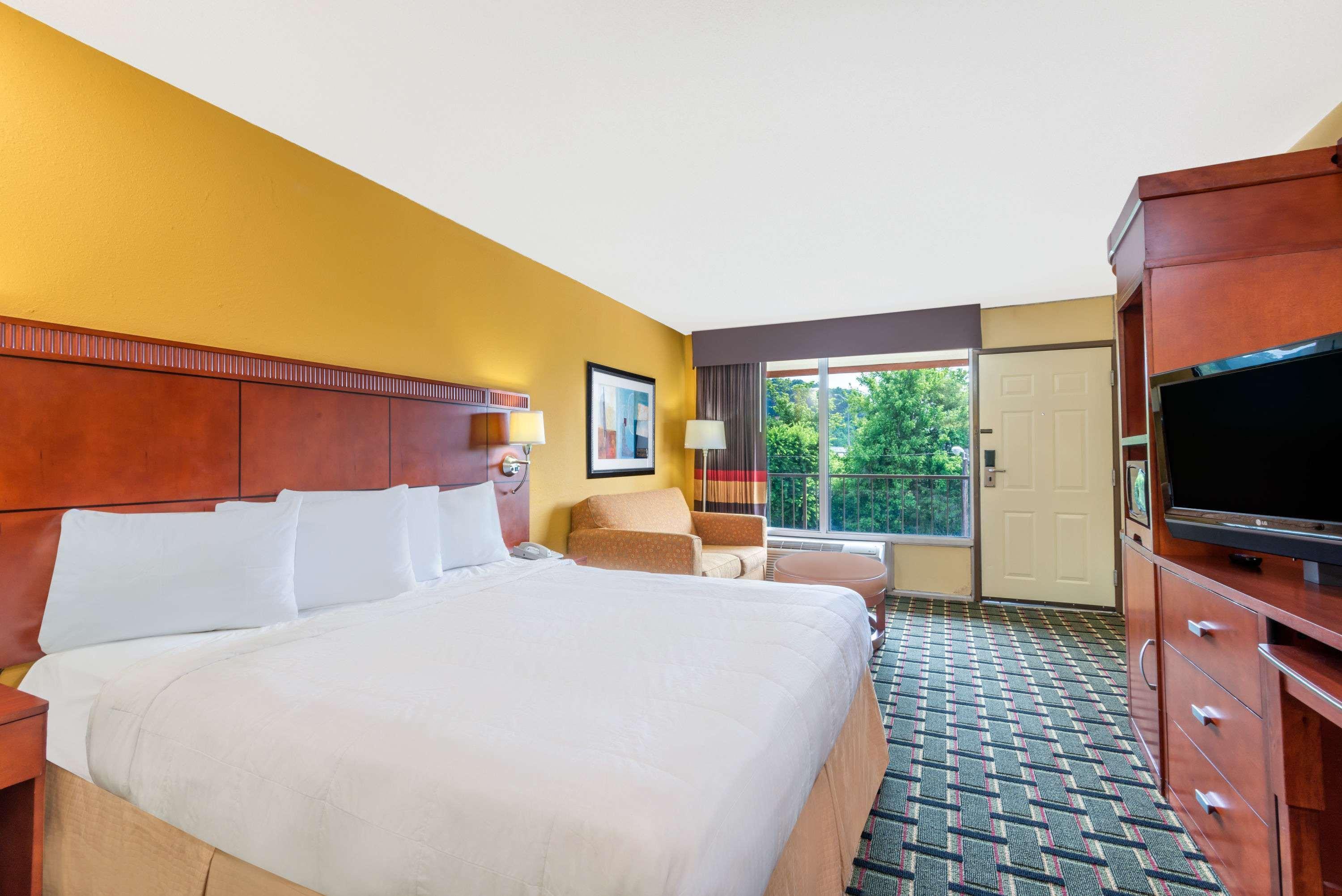 Days Inn By Wyndham Knoxville East Esterno foto