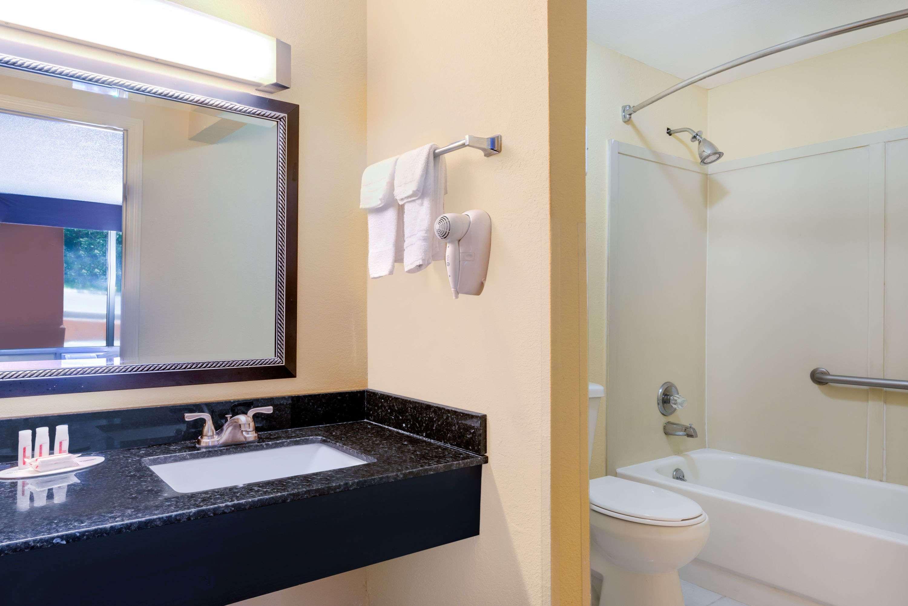 Days Inn By Wyndham Knoxville East Esterno foto