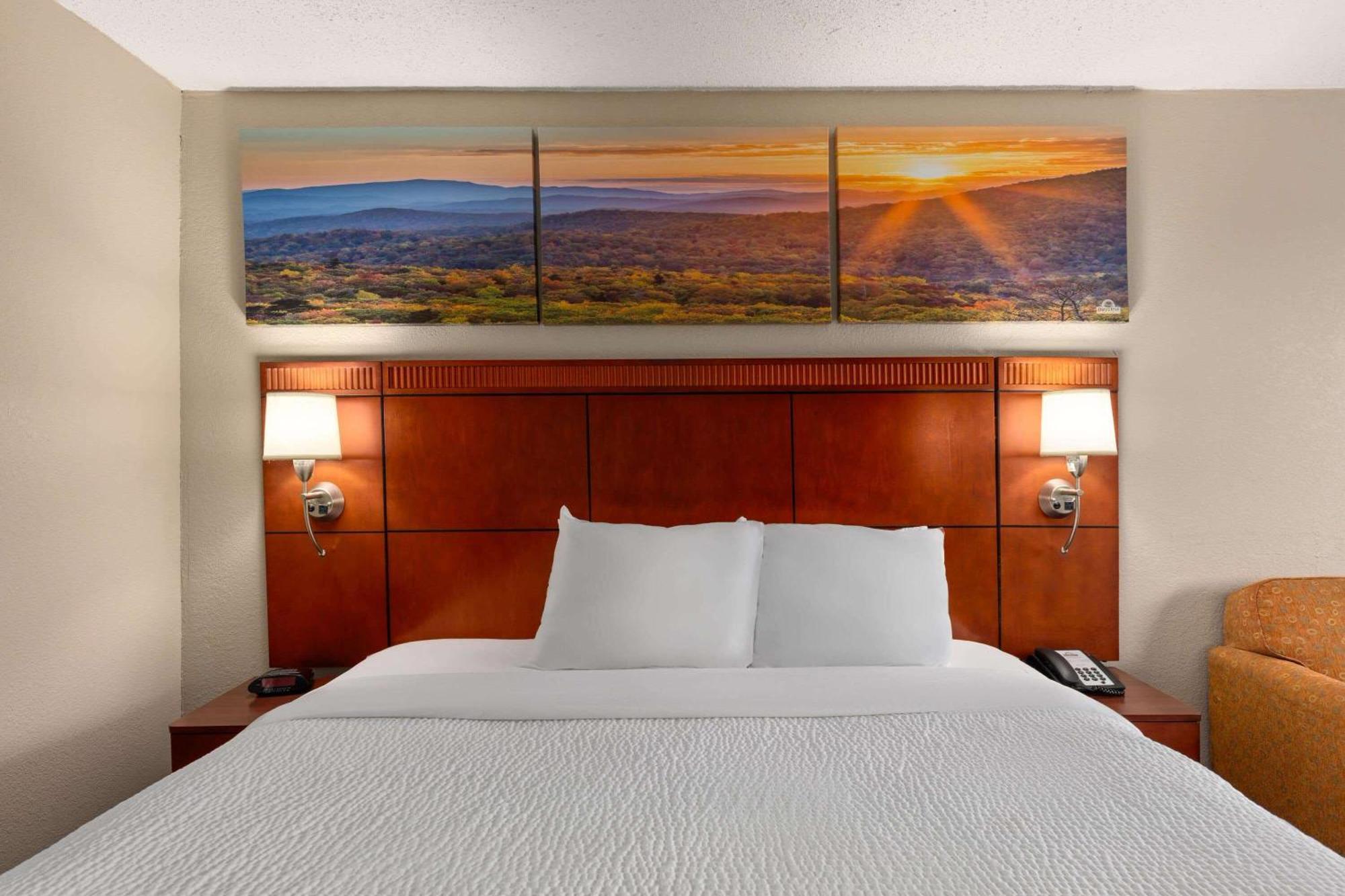 Days Inn By Wyndham Knoxville East Esterno foto